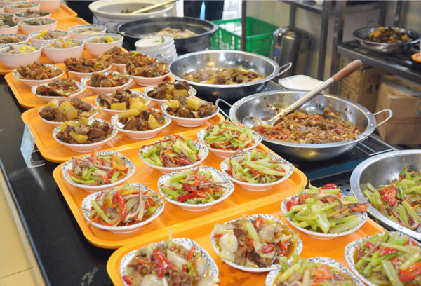 選對食堂承包企業(yè)，標準化公司員工餐飲管理